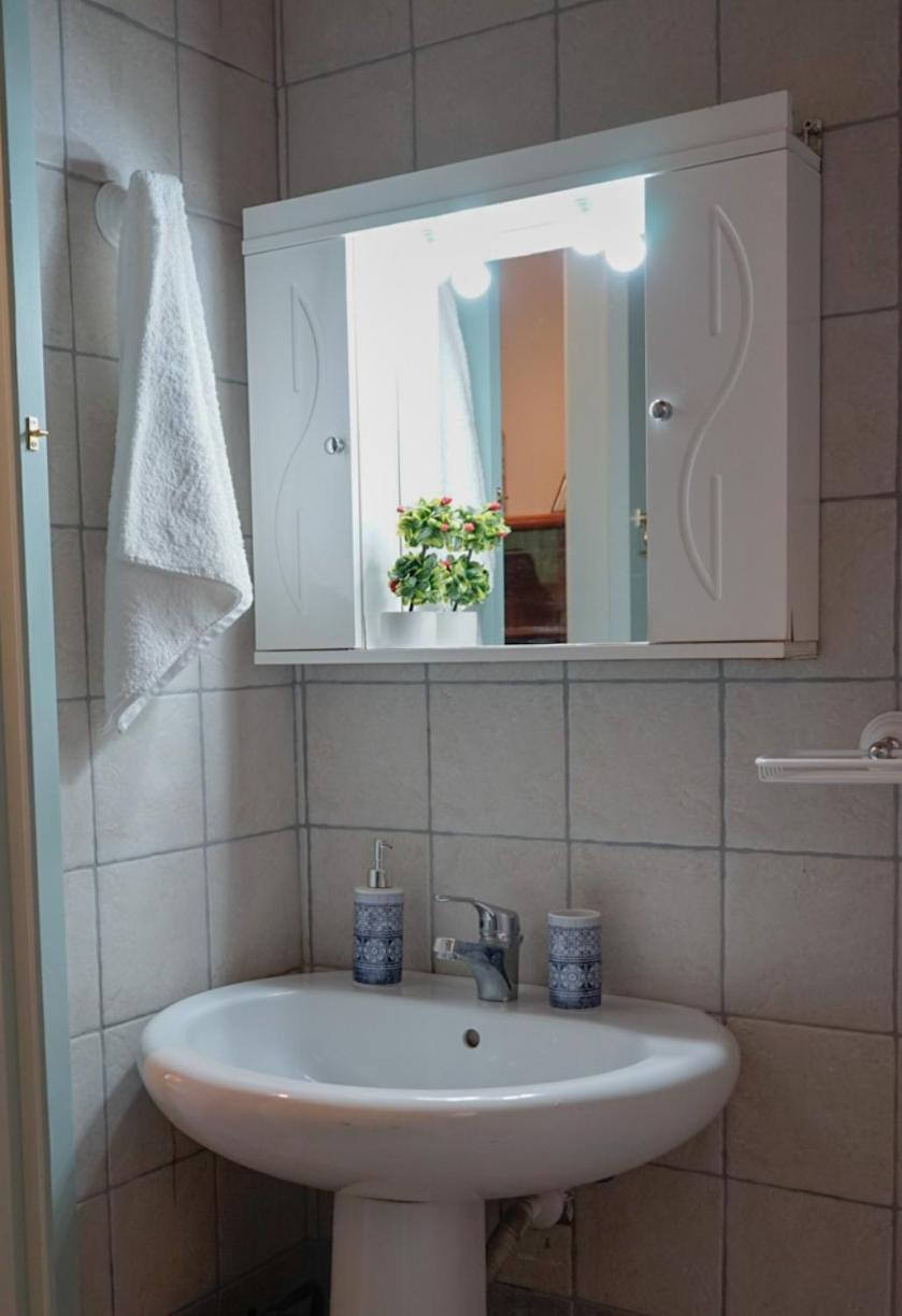 Kantounia Stonehouse Vavkerí