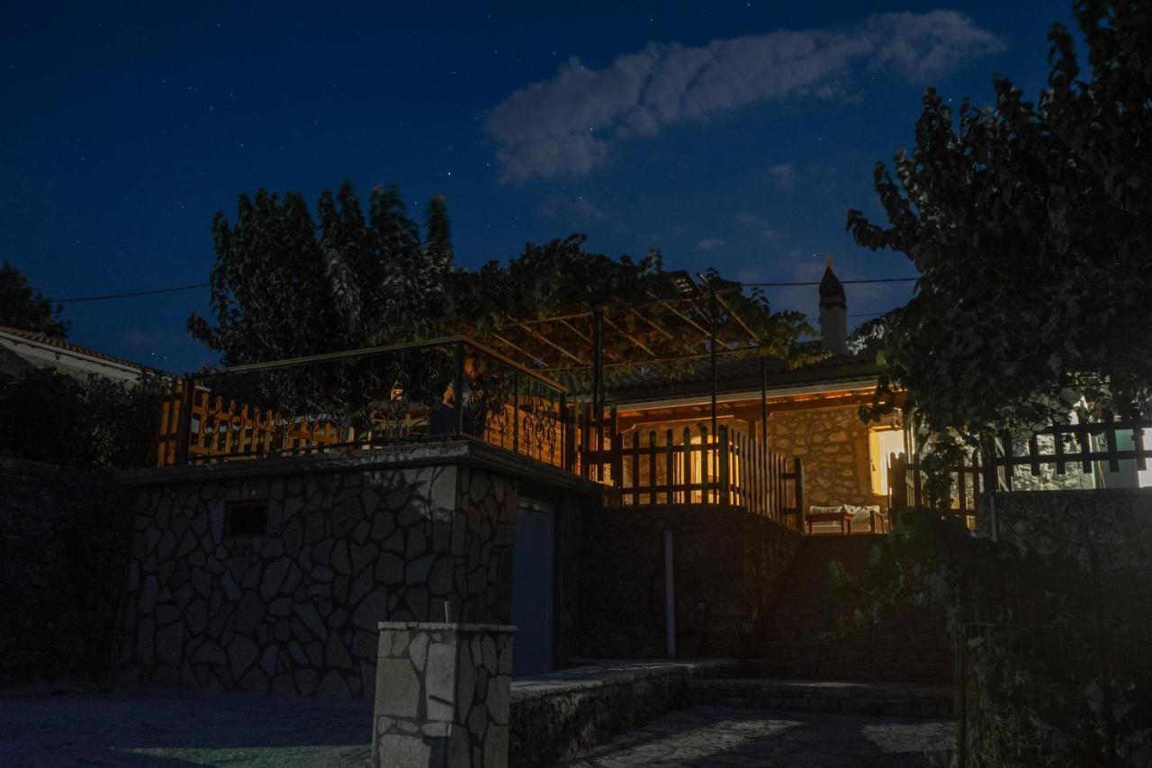 Kantounia Stonehouse * Vavkerí